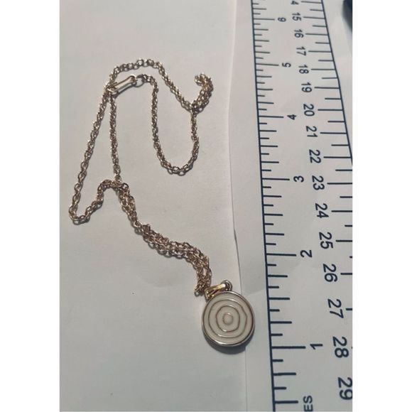 PRETTY WHITE AND GOLD MEDALLION NECKLACE - Picture 5 of 5